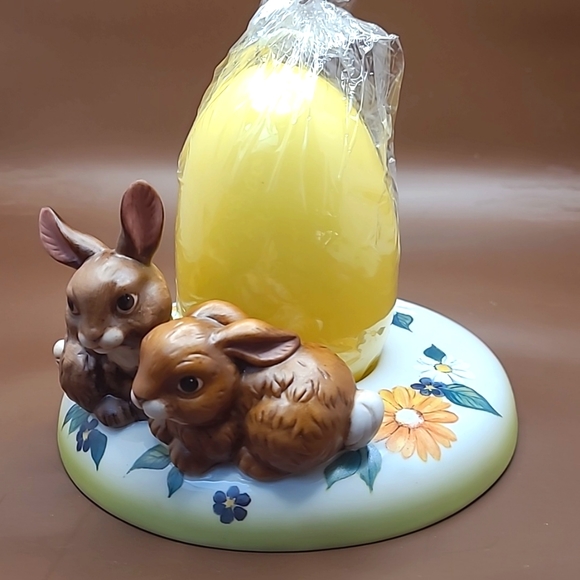 Goebel Easter bunny candle holder 4 an egg shape candle. Yellow candle included - Picture 10 of 10